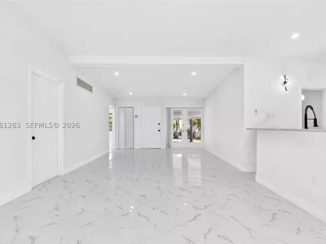 3-bedroom home for sale in Hollywood - 1777 N 17th Ct - MondialRealty
