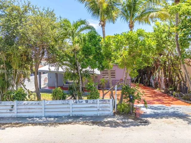 3-bedroom home for sale in Hollywood - 1777 N 17th Ct - MondialRealty