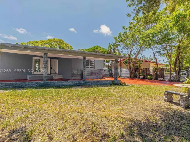 3-bedroom home for sale in Hollywood - 1777 N 17th Ct - MondialRealty