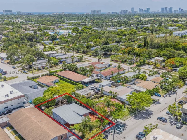 3-bedroom home for sale in Hollywood - 1777 N 17th Ct - MondialRealty