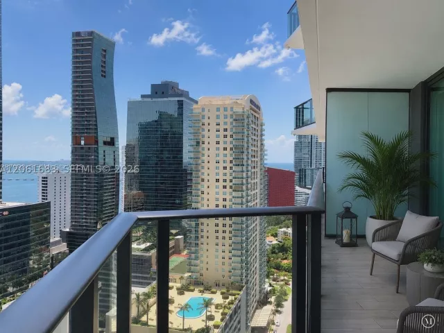 1-bedroom condo for sale in Miami - 1300 S MIAMI AVENUE 2704 - MondialRealty