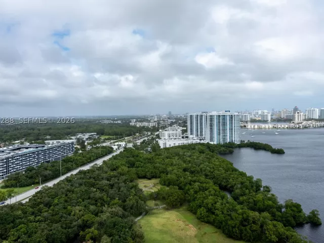 2-bedroom condo for rent in North Miami Beach - 16385 Biscayne Blvd 2904 - MondialRealty
