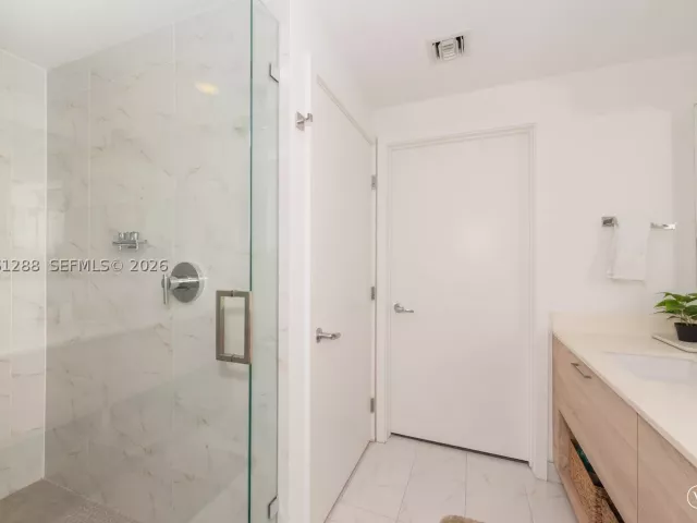 2-bedroom condo for rent in North Miami Beach - 16385 Biscayne Blvd 2904 - MondialRealty