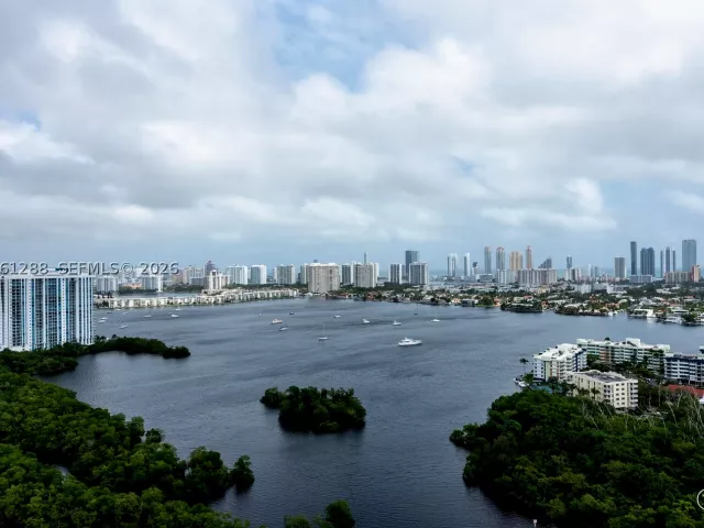 2-bedroom condo for rent in North Miami Beach - 16385 Biscayne Blvd 2904 - MondialRealty