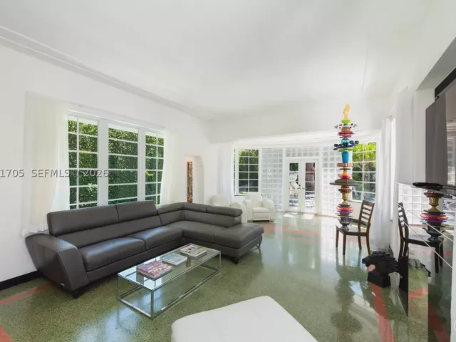 4-bedroom home for rent in Miami Beach - 841 19th St - MondialRealty