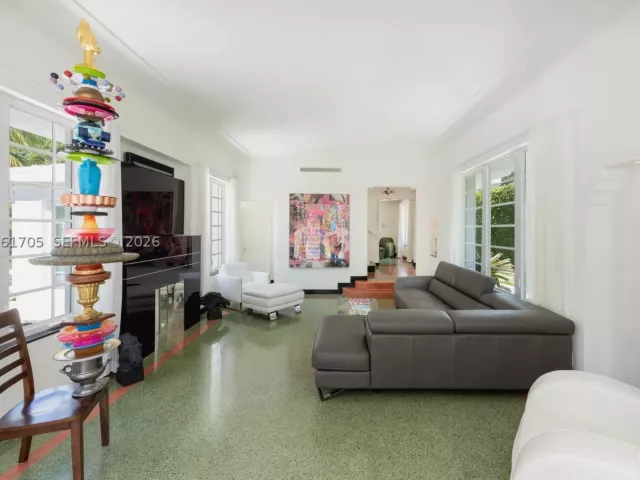 4-bedroom home for rent in Miami Beach - 841 19th St - MondialRealty