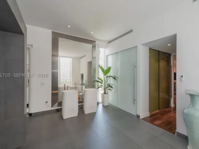 4-bedroom home for rent in Miami Beach - 841 19th St - MondialRealty