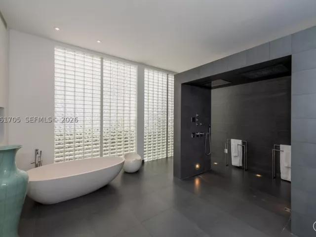 4-bedroom home for rent in Miami Beach - 841 19th St - MondialRealty