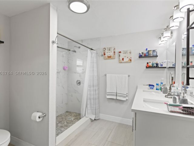 3-bedroom home for sale in Hollywood - 2407 Dewey St - MondialRealty