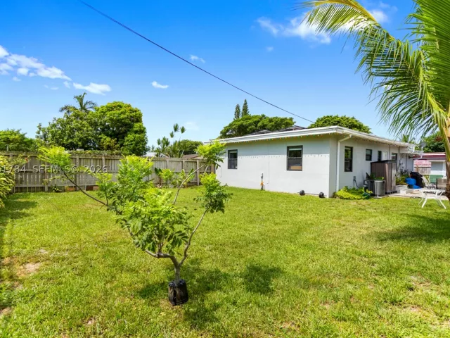 3-bedroom home for sale in Hollywood - 2407 Dewey St - MondialRealty