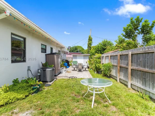 3-bedroom home for sale in Hollywood - 2407 Dewey St - MondialRealty