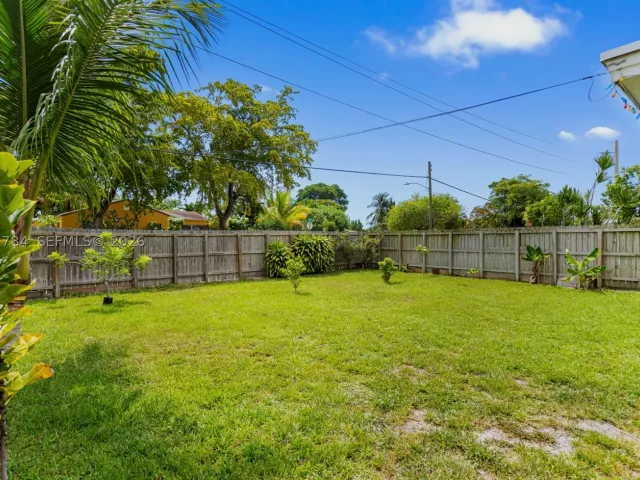 3-bedroom home for sale in Hollywood - 2407 Dewey St - MondialRealty
