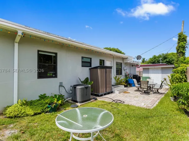 3-bedroom home for sale in Hollywood - 2407 Dewey St - MondialRealty