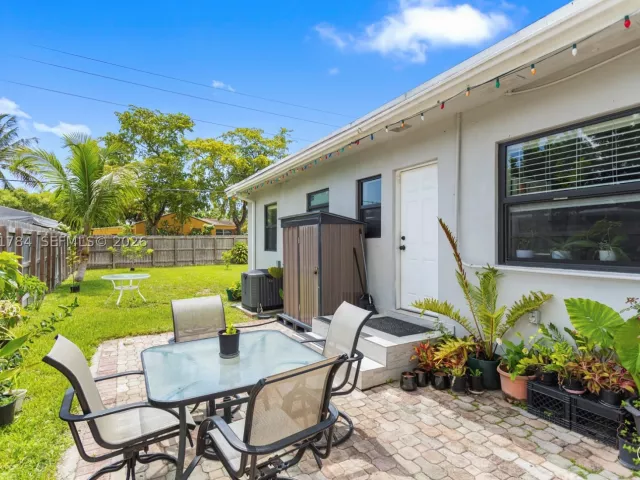 3-bedroom home for sale in Hollywood - 2407 Dewey St - MondialRealty
