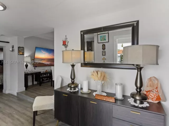 3-bedroom home for sale in Hollywood - 2407 Dewey St - MondialRealty