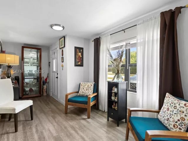 3-bedroom home for sale in Hollywood - 2407 Dewey St - MondialRealty