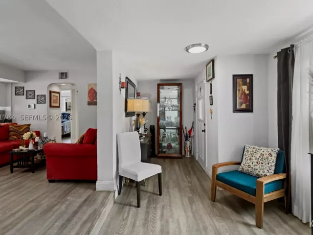 3-bedroom home for sale in Hollywood - 2407 Dewey St - MondialRealty