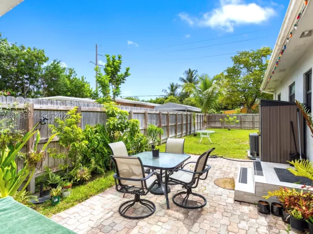 3-bedroom home for sale in Hollywood - 2407 Dewey St - MondialRealty