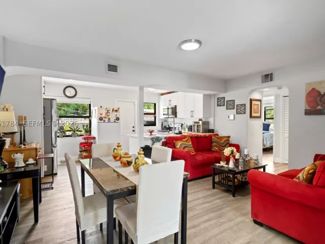 3-bedroom home for sale in Hollywood - 2407 Dewey St - MondialRealty