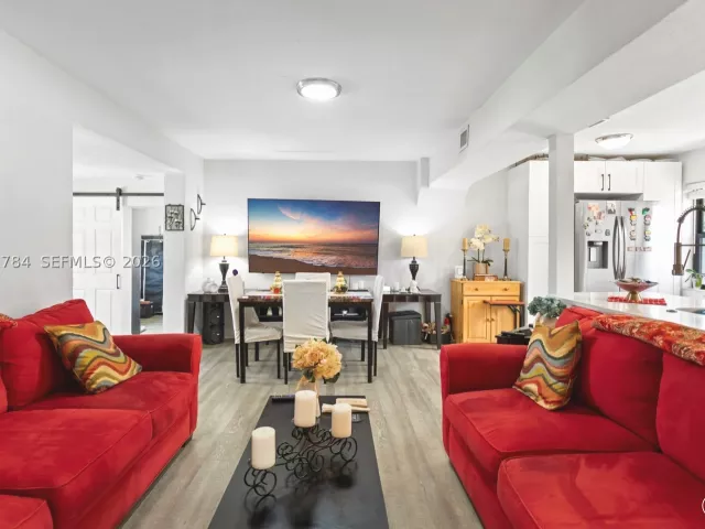 3-bedroom home for sale in Hollywood - 2407 Dewey St - MondialRealty