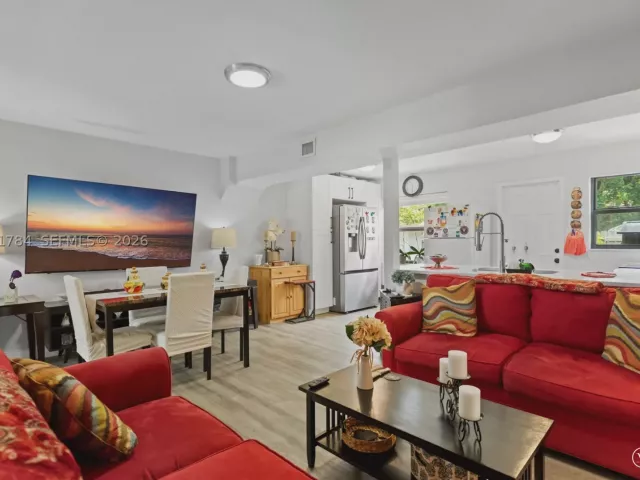 3-bedroom home for sale in Hollywood - 2407 Dewey St - MondialRealty