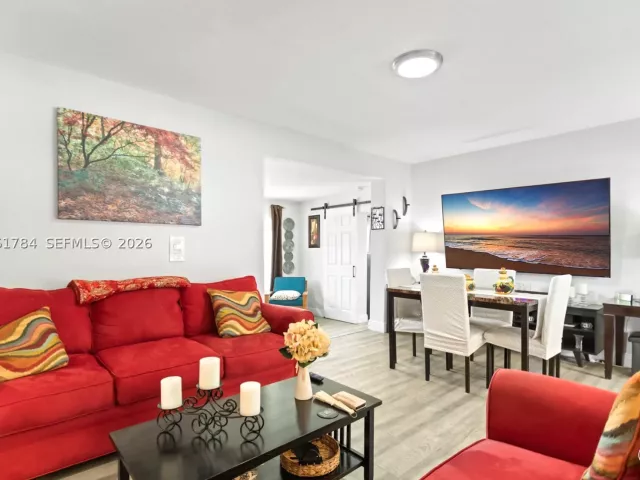 3-bedroom home for sale in Hollywood - 2407 Dewey St - MondialRealty