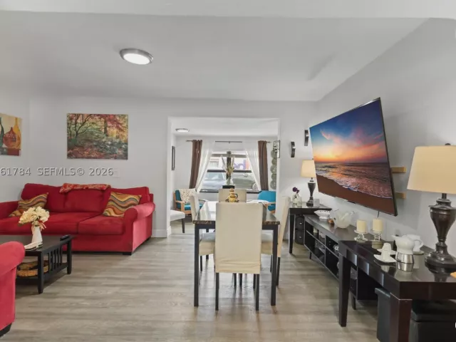 3-bedroom home for sale in Hollywood - 2407 Dewey St - MondialRealty