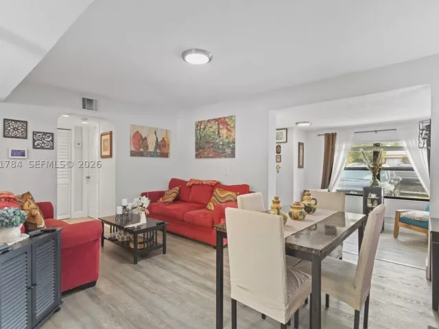 3-bedroom home for sale in Hollywood - 2407 Dewey St - MondialRealty