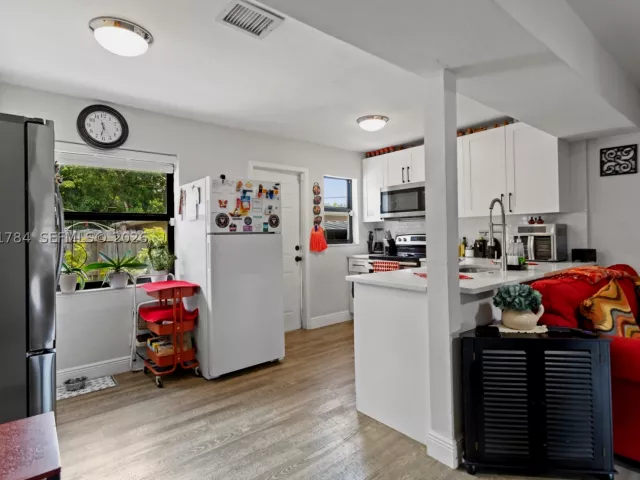 3-bedroom home for sale in Hollywood - 2407 Dewey St - MondialRealty