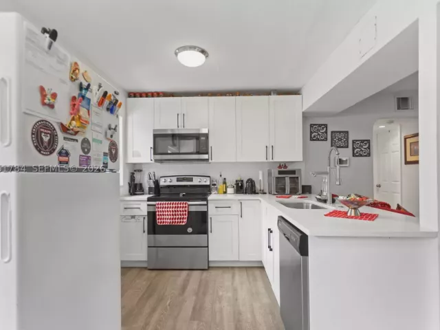 3-bedroom home for sale in Hollywood - 2407 Dewey St - MondialRealty