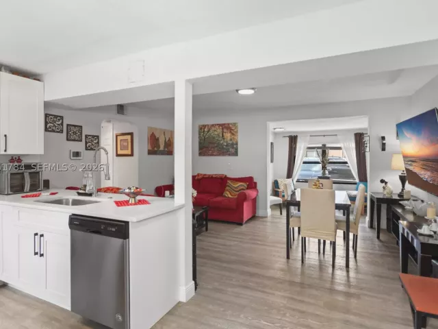 3-bedroom home for sale in Hollywood - 2407 Dewey St - MondialRealty