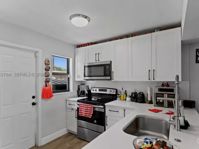 3-bedroom home for sale in Hollywood - 2407 Dewey St - MondialRealty