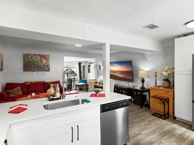 3-bedroom home for sale in Hollywood - 2407 Dewey St - MondialRealty