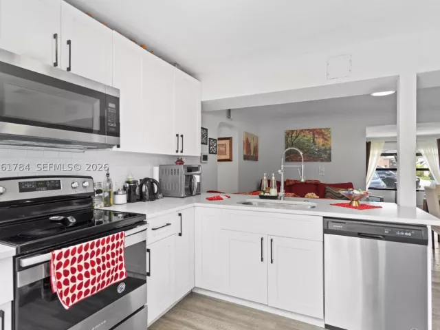 3-bedroom home for sale in Hollywood - 2407 Dewey St - MondialRealty