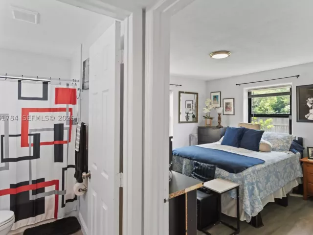 3-bedroom home for sale in Hollywood - 2407 Dewey St - MondialRealty