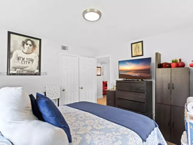 3-bedroom home for sale in Hollywood - 2407 Dewey St - MondialRealty