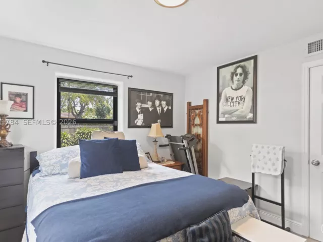 3-bedroom home for sale in Hollywood - 2407 Dewey St - MondialRealty