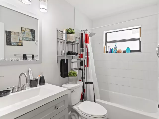 3-bedroom home for sale in Hollywood - 2407 Dewey St - MondialRealty