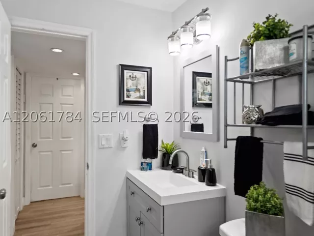 3-bedroom home for sale in Hollywood - 2407 Dewey St - MondialRealty