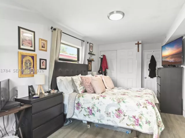 3-bedroom home for sale in Hollywood - 2407 Dewey St - MondialRealty