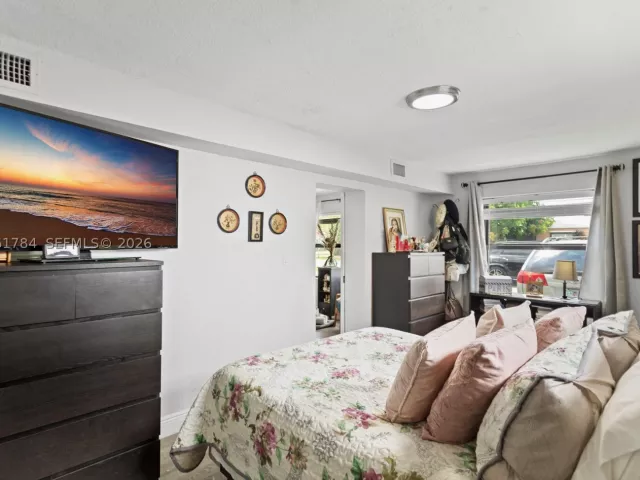 3-bedroom home for sale in Hollywood - 2407 Dewey St - MondialRealty