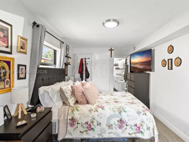 3-bedroom home for sale in Hollywood - 2407 Dewey St - MondialRealty