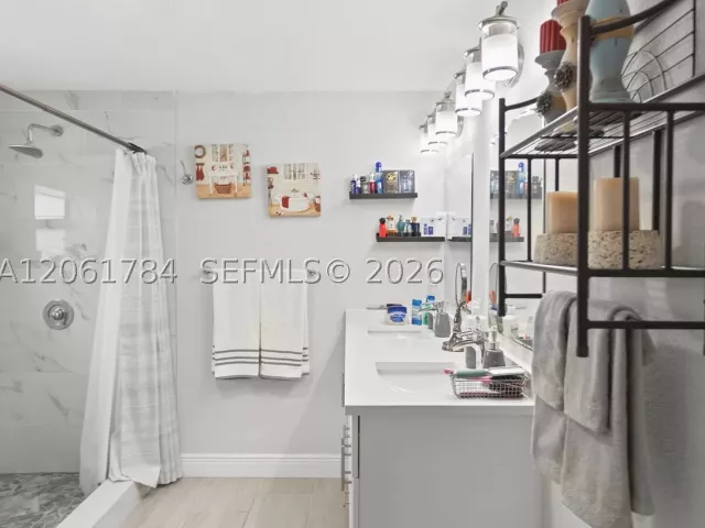 3-bedroom home for sale in Hollywood - 2407 Dewey St - MondialRealty