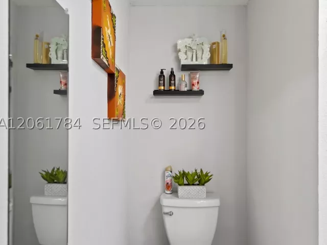 3-bedroom home for sale in Hollywood - 2407 Dewey St - MondialRealty