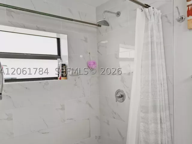 3-bedroom home for sale in Hollywood - 2407 Dewey St - MondialRealty
