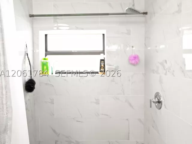 3-bedroom home for sale in Hollywood - 2407 Dewey St - MondialRealty
