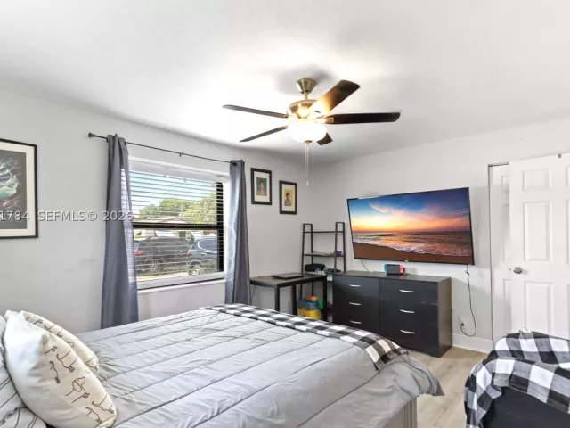3-bedroom home for sale in Hollywood - 2407 Dewey St - MondialRealty