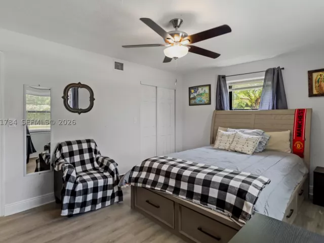 3-bedroom home for sale in Hollywood - 2407 Dewey St - MondialRealty
