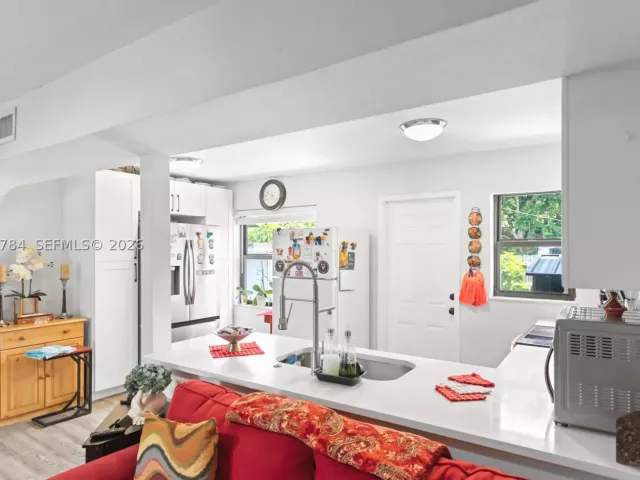 3-bedroom home for sale in Hollywood - 2407 Dewey St - MondialRealty