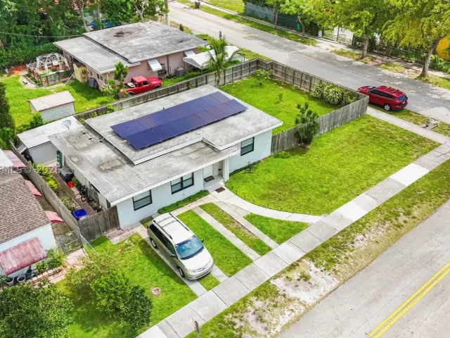 3-bedroom home for sale in Hollywood - 2407 Dewey St - MondialRealty